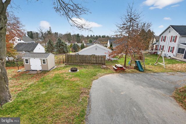 926 BROAD ST, Akron, PA 17501