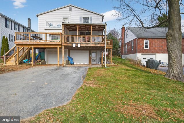 926 BROAD ST, Akron, PA 17501