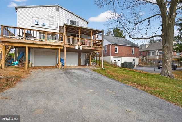 926 BROAD ST, Akron, PA 17501