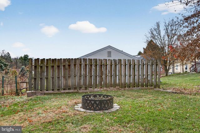 926 BROAD ST, Akron, PA 17501