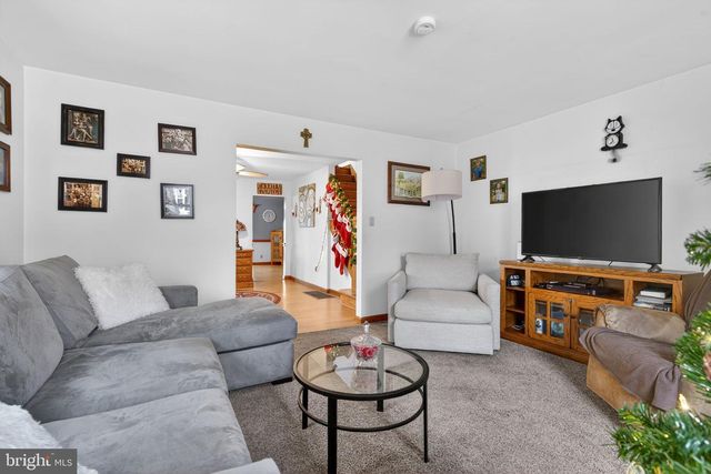 926 BROAD ST, Akron, PA 17501