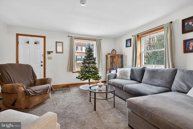 926 BROAD ST, Akron, PA 17501