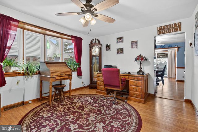 926 BROAD ST, Akron, PA 17501