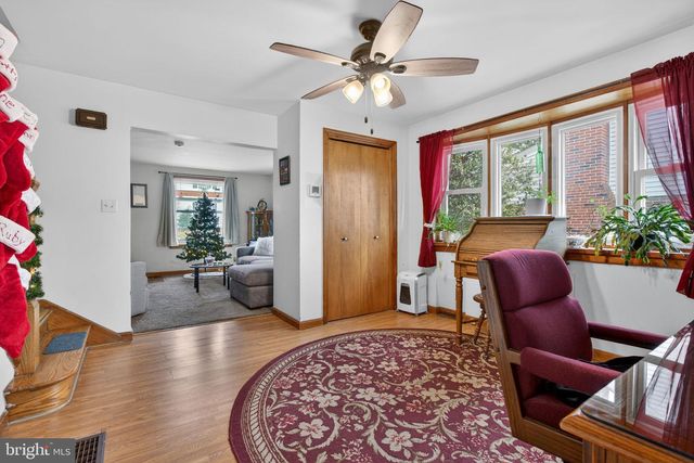 926 BROAD ST, Akron, PA 17501