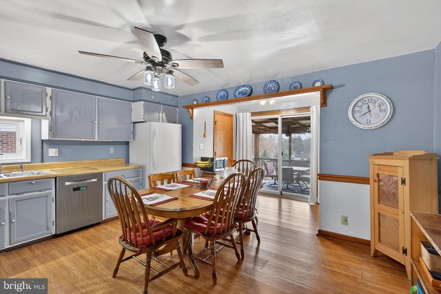 926 BROAD ST, Akron, PA 17501