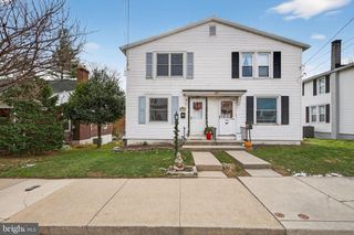 926 BROAD ST, Akron, PA 17501