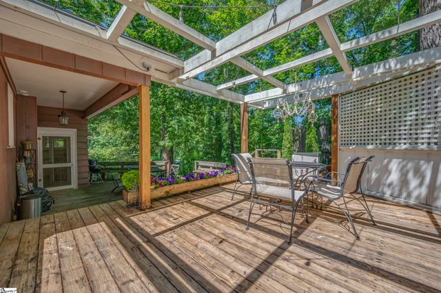 415 E Lakeshore Drive, Landrum, SC 29356