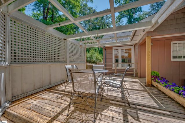 415 E Lakeshore Drive, Landrum, SC 29356