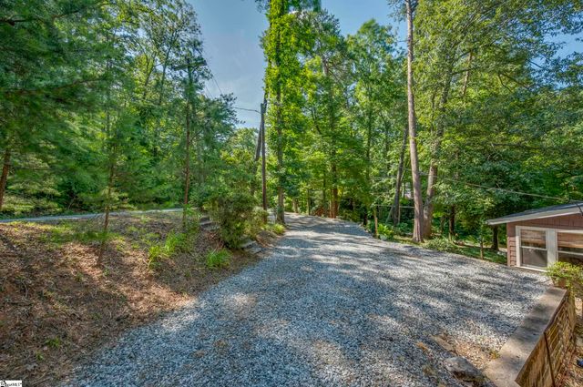 415 E Lakeshore Drive, Landrum, SC 29356