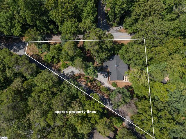 415 E Lakeshore Drive, Landrum, SC 29356