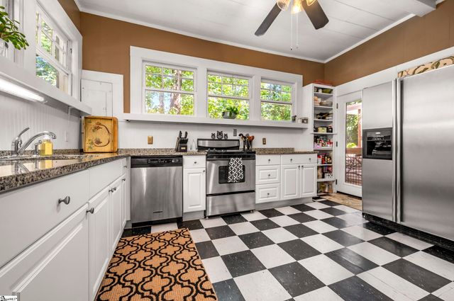 415 E Lakeshore Drive, Landrum, SC 29356