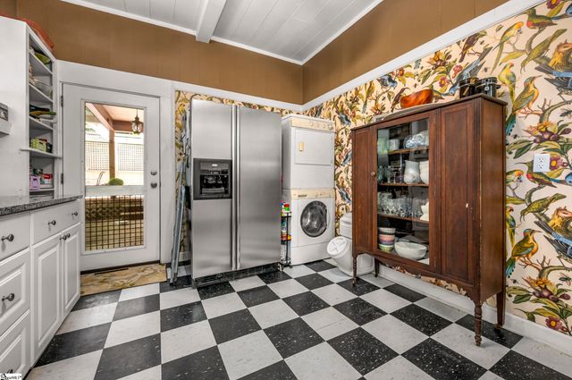 415 E Lakeshore Drive, Landrum, SC 29356