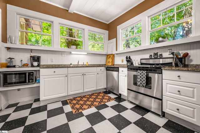 415 E Lakeshore Drive, Landrum, SC 29356
