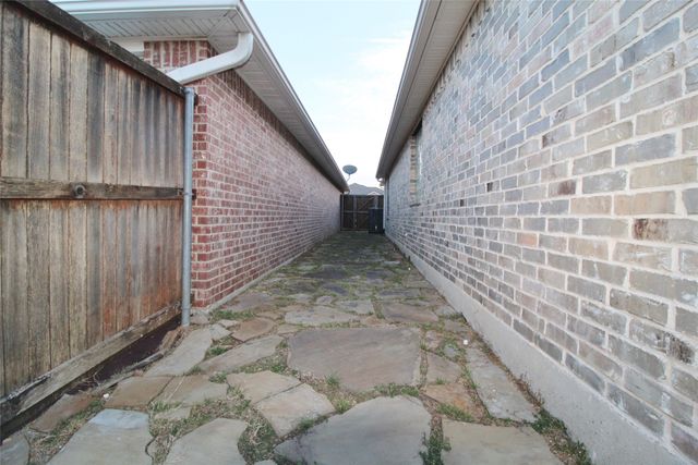 333 Blake Lane, Midlothian, TX 76065