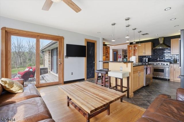 3 Hillbrook Lane, Holland Twp., NJ 08848