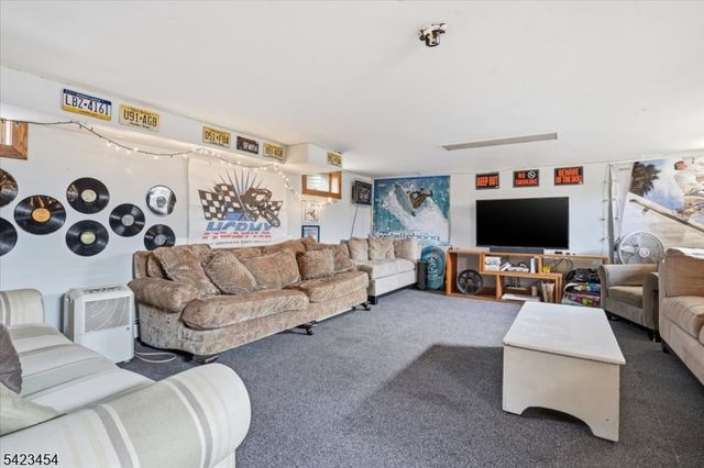 3 Hillbrook Lane, Holland Twp., NJ 08848