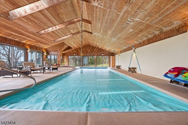 3 Hillbrook Lane, Holland Twp., NJ 08848