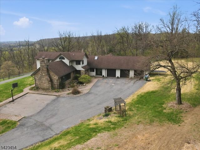 3 Hillbrook Lane, Holland Twp., NJ 08848
