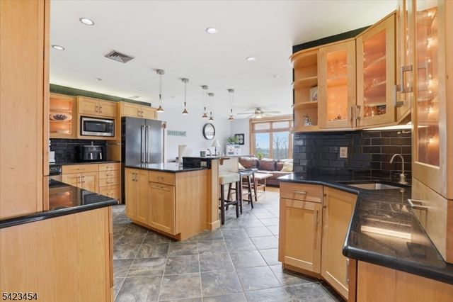 3 Hillbrook Lane, Holland Twp., NJ 08848