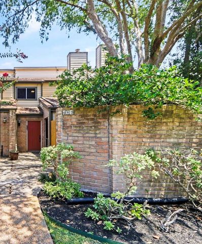 710 Country Place Drive E, Houston, TX 77079