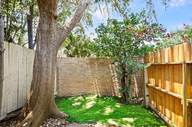 710 Country Place Drive E, Houston, TX 77079