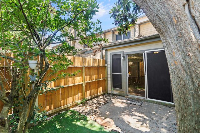 710 Country Place Drive E, Houston, TX 77079