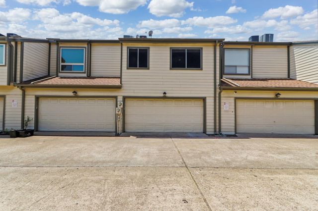 710 Country Place Drive E, Houston, TX 77079