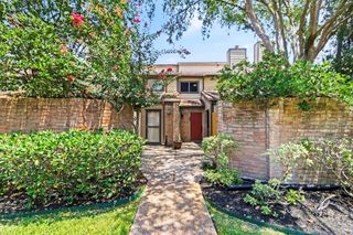 710 Country Place Drive E, Houston, TX 77079