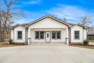 3811 Waterwood Pass, Elmendorf, TX 78112