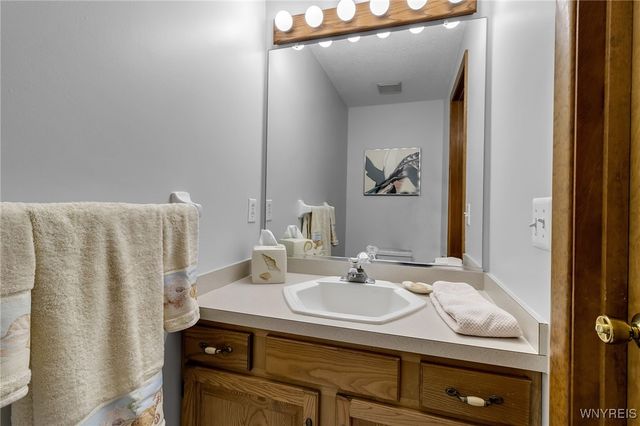 141 Shellridge Drive, Amherst, NY 14051