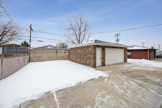 8307 S 77th Court, Bridgeview, IL 60455