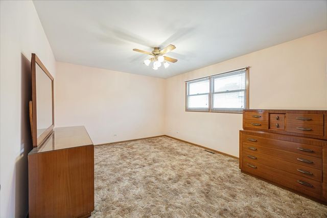 8307 S 77th Court, Bridgeview, IL 60455