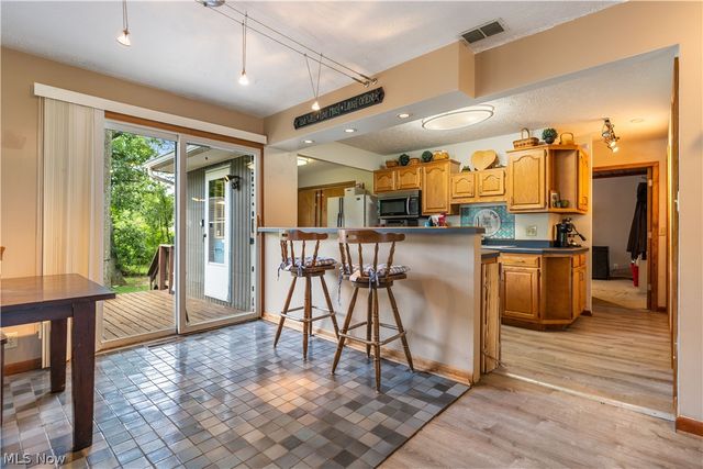 1431 Pin Oak Drive, Akron, OH 44312