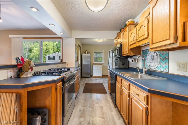 1431 Pin Oak Drive, Akron, OH 44312