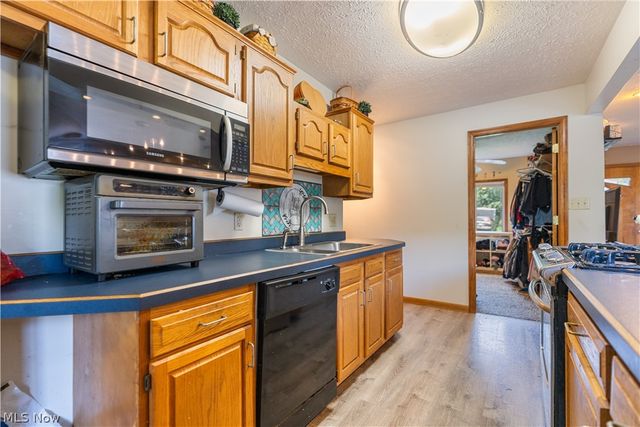 1431 Pin Oak Drive, Akron, OH 44312