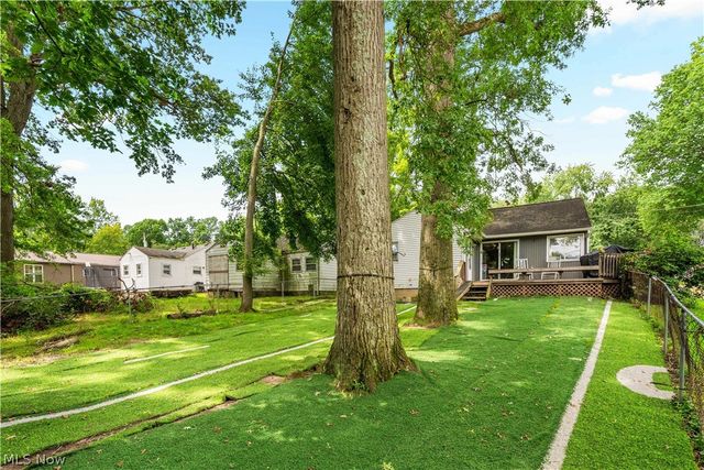 1431 Pin Oak Drive, Akron, OH 44312