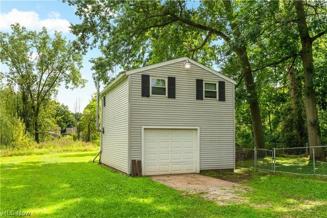 1431 Pin Oak Drive, Akron, OH 44312