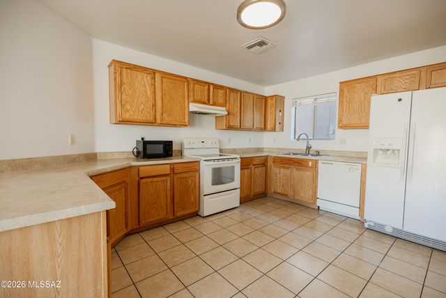 8876 N Misty Brook Drive, Tucson, AZ 85743