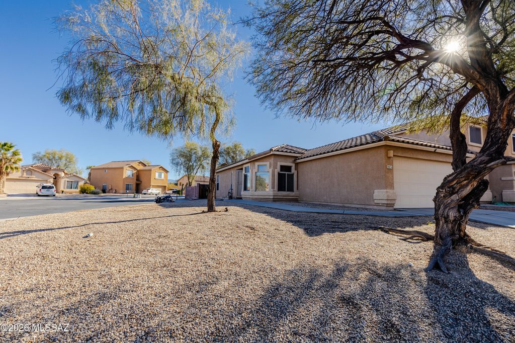 8876 N Misty Brook Drive, Tucson, AZ 85743
