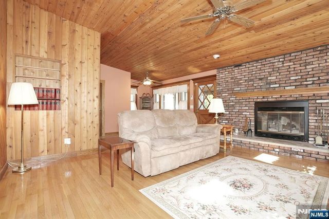 116 W Quackenbush Avenue, Dumont, NJ 07628