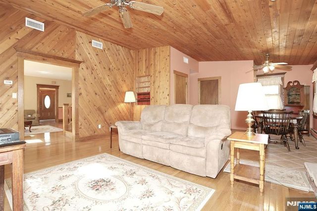 116 W Quackenbush Avenue, Dumont, NJ 07628