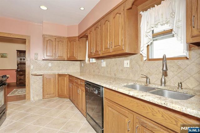 116 W Quackenbush Avenue, Dumont, NJ 07628
