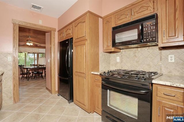 116 W Quackenbush Avenue, Dumont, NJ 07628
