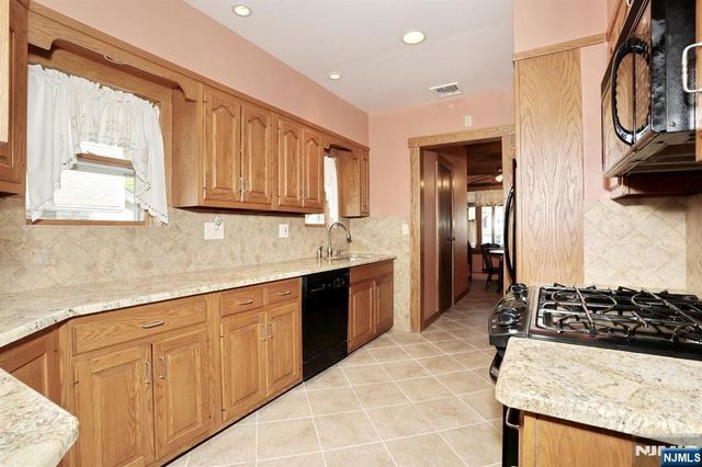 116 W Quackenbush Avenue, Dumont, NJ 07628