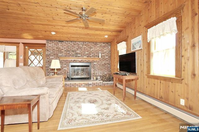 116 W Quackenbush Avenue, Dumont, NJ 07628