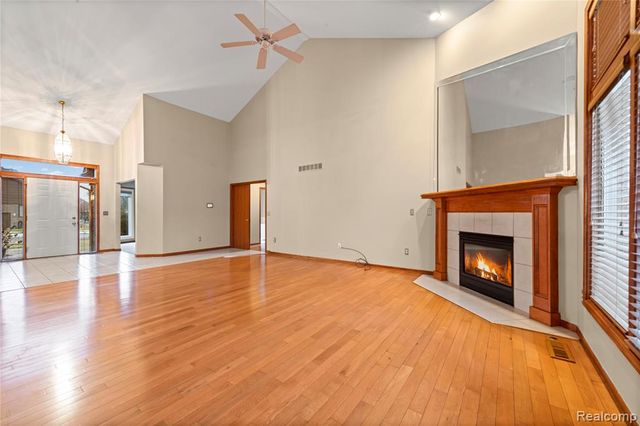 55206 Leonard Court, Shelby Twp, MI 48316