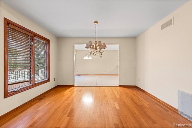 55206 Leonard Court, Shelby Twp, MI 48316