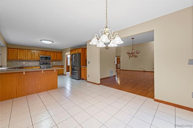 55206 Leonard Court, Shelby Twp, MI 48316