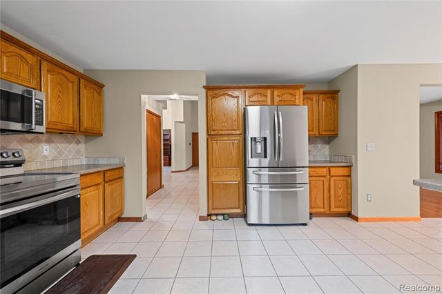 55206 Leonard Court, Shelby Twp, MI 48316