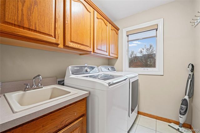 55206 Leonard Court, Shelby Twp, MI 48316